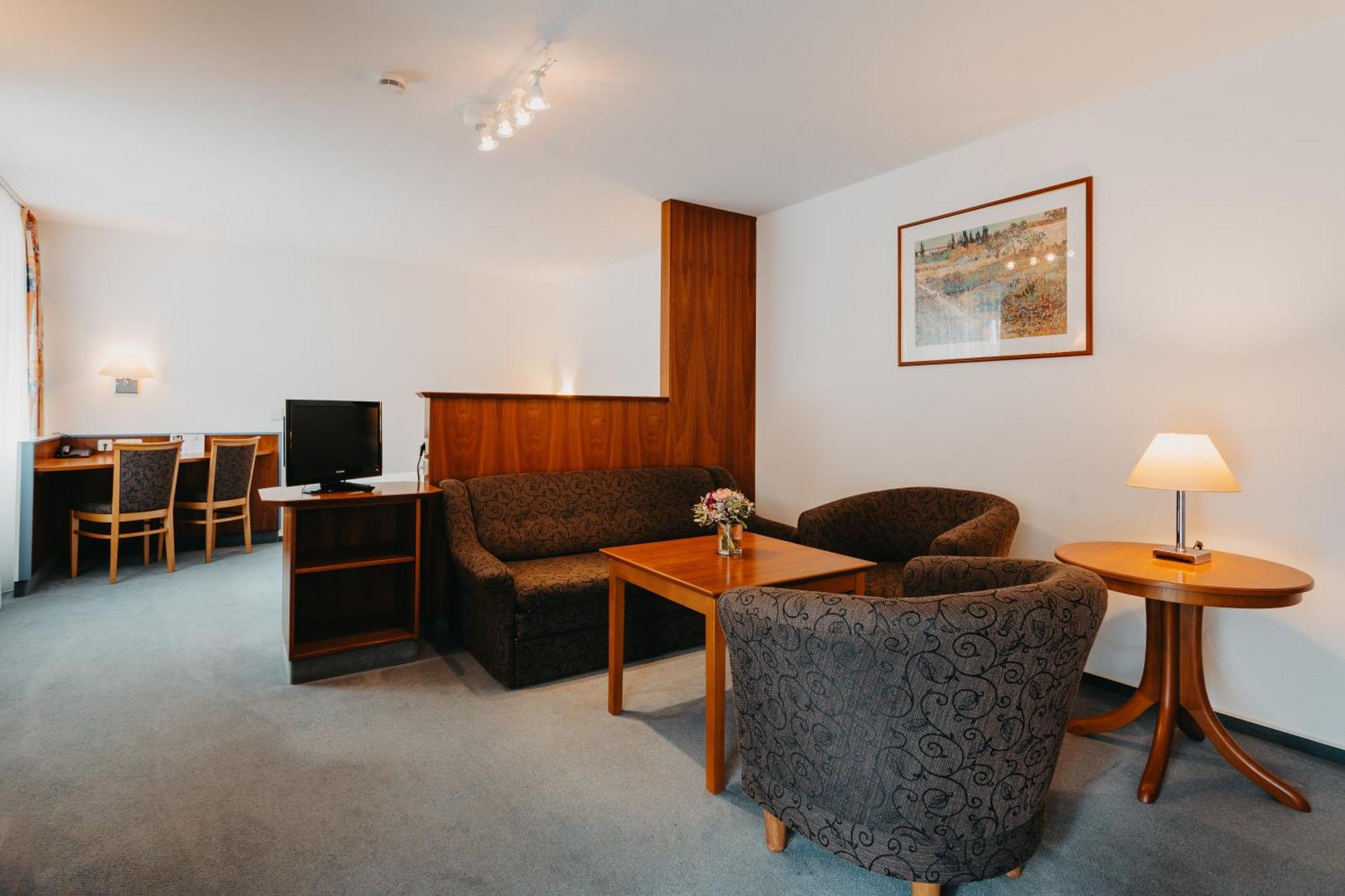 Hirschenwirt Hotel ไอชเตทท์ ภายนอก รูปภาพ