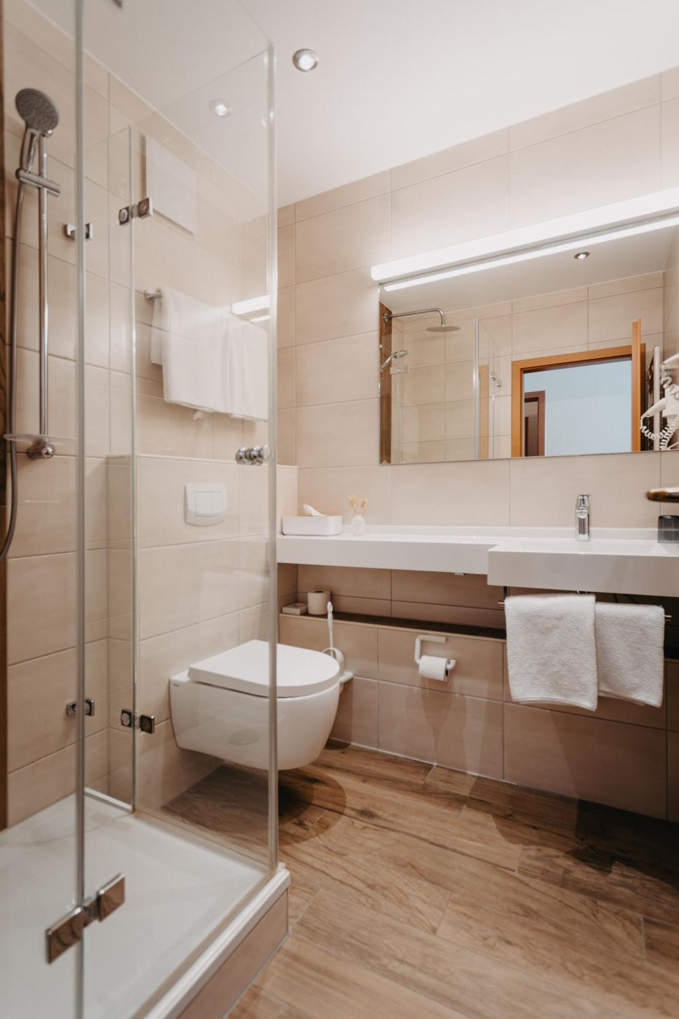 Hirschenwirt Hotel ไอชเตทท์ ภายนอก รูปภาพ