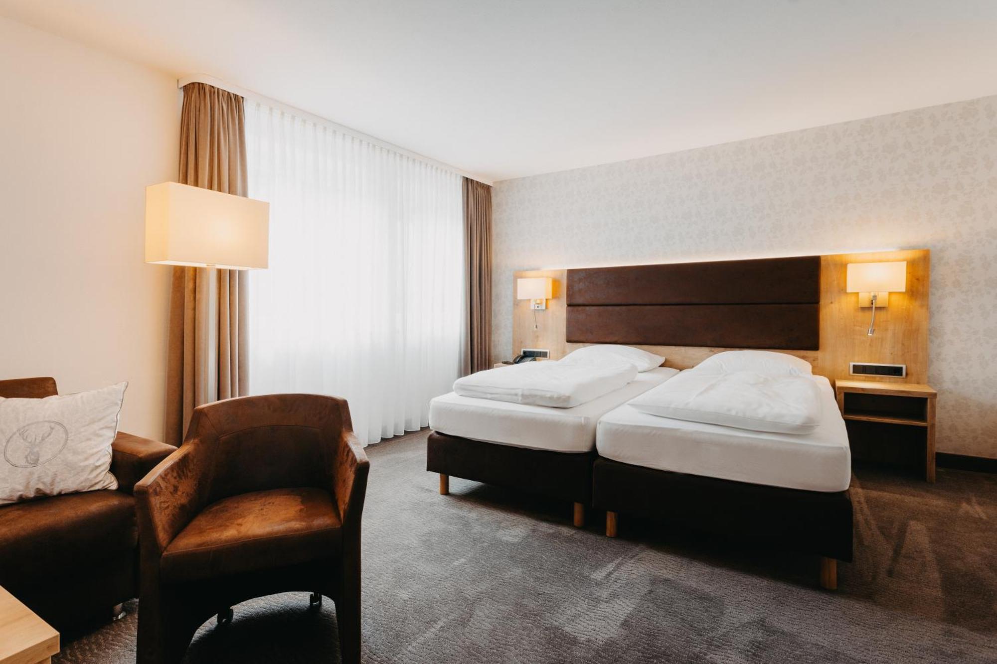 Hirschenwirt Hotel ไอชเตทท์ ภายนอก รูปภาพ