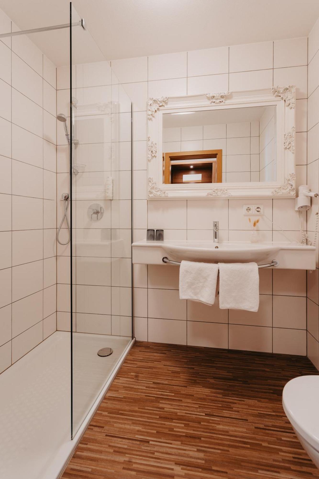 Hirschenwirt Hotel ไอชเตทท์ ภายนอก รูปภาพ