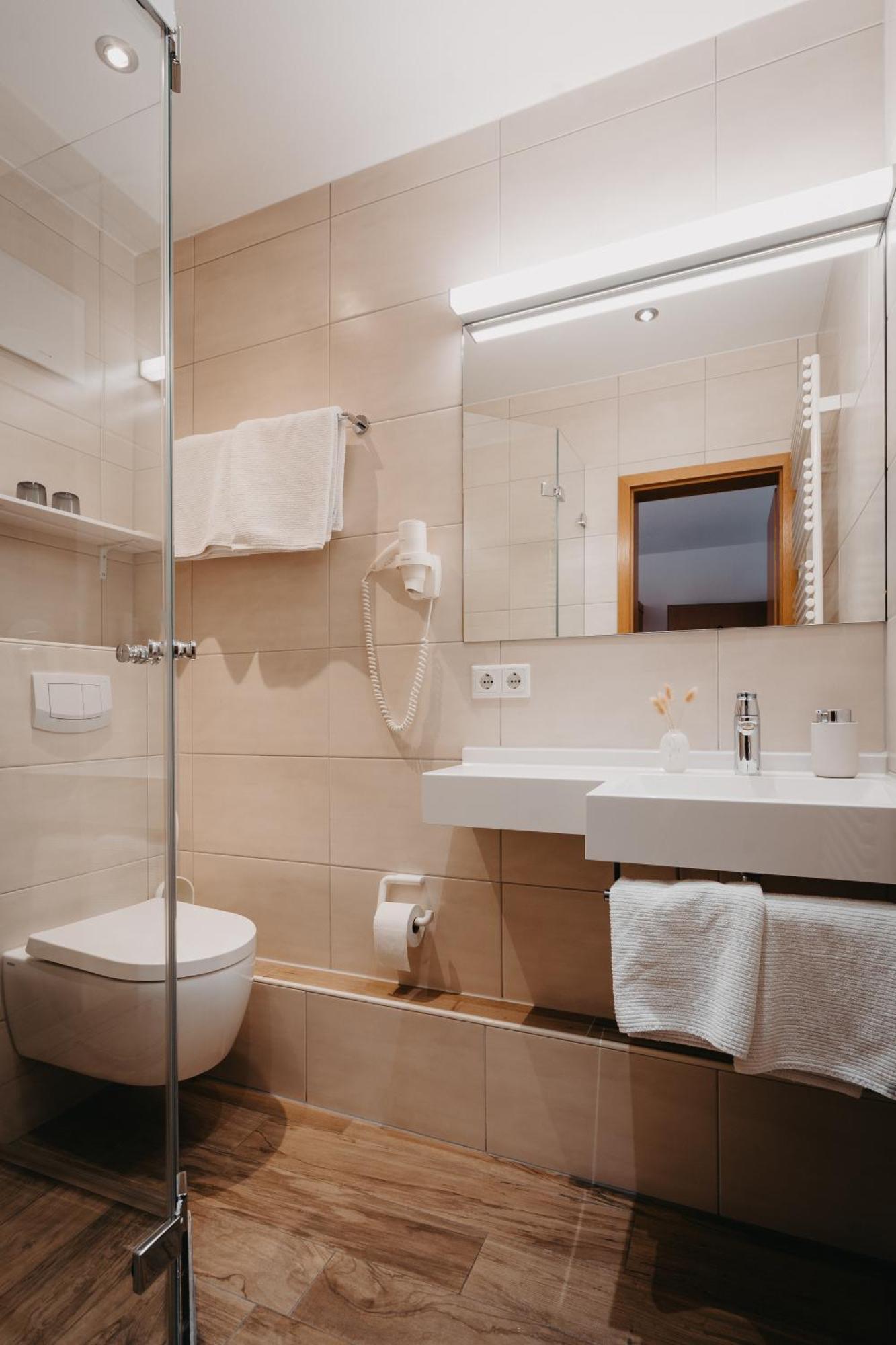 Hirschenwirt Hotel ไอชเตทท์ ภายนอก รูปภาพ