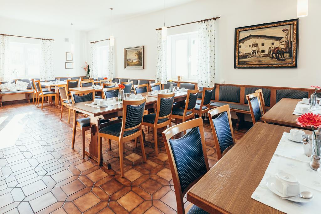 Hirschenwirt Hotel ไอชเตทท์ ภายนอก รูปภาพ